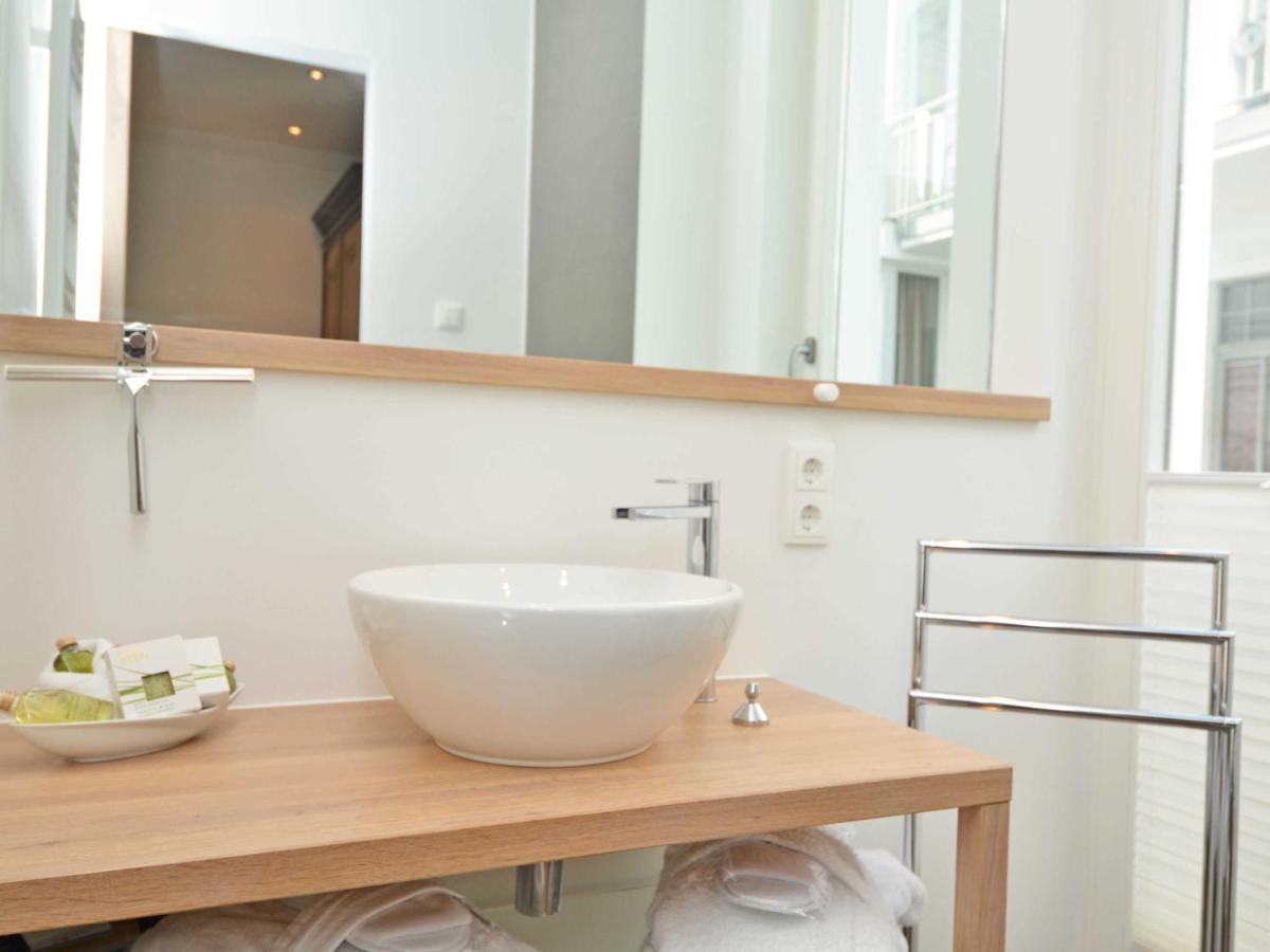 Villa "Johanna" Sellin - Wg13 Mit Kamin Und Zwei Balkonen Екстериор снимка